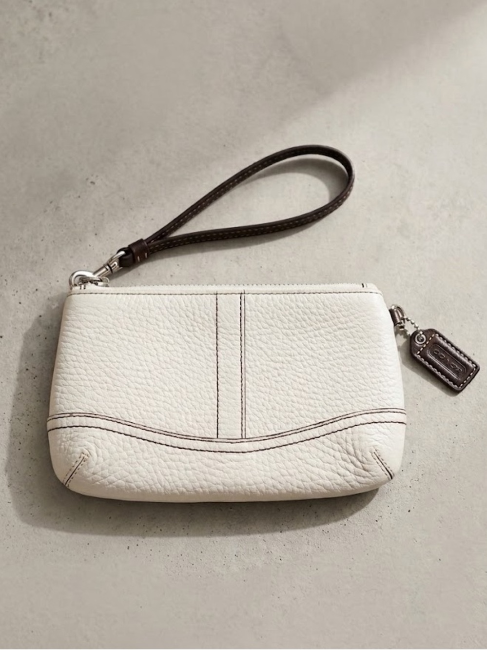 Coach Cream Pebbled Leather Wristlet Clutch Bag Small Minimalist Clean Girl Y2K